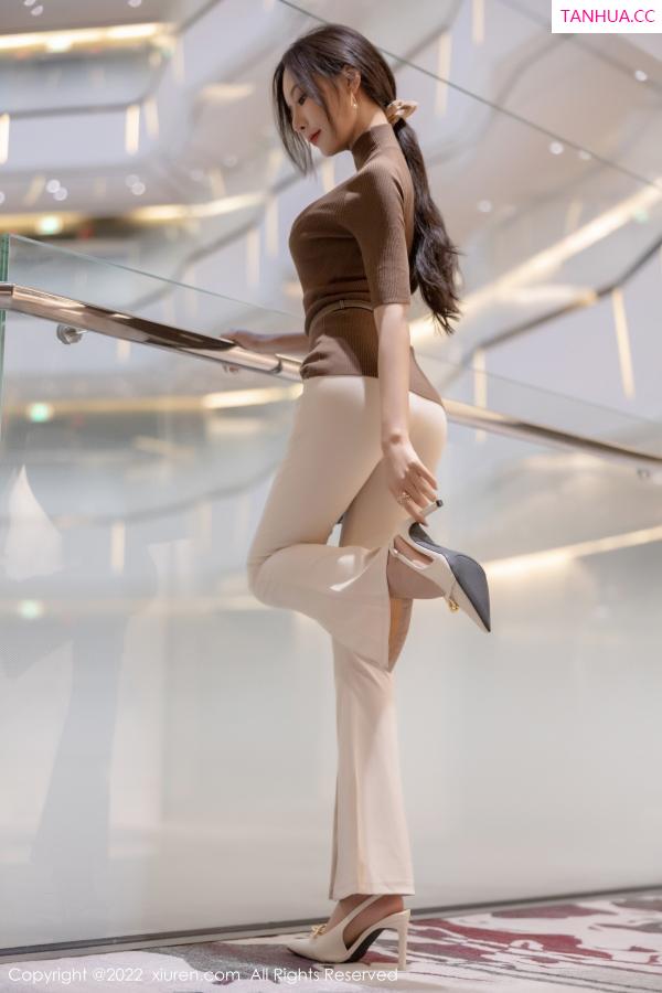 王馨瑶  [XiuRen]高清写真图 2022.12.09 No.5978 王馨瑶yanni 时尚美腿第6张图片